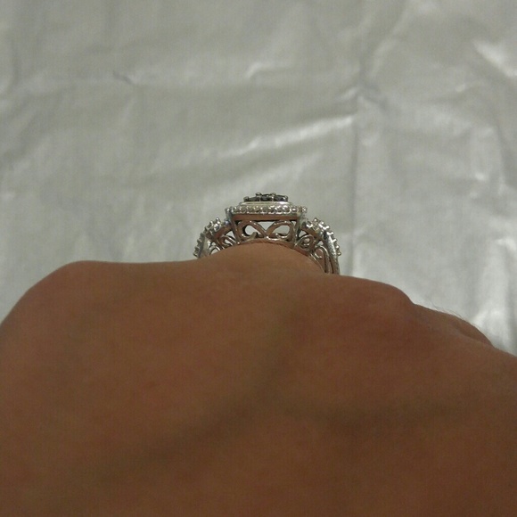 10K White Gold w/ Blk&White Diamonds (Video) - Picture 8 of 9